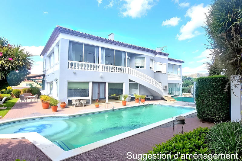 Maison - 398 m² - 11 pièces