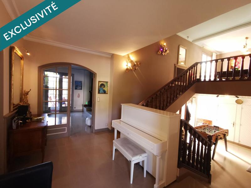 Maison - 300 m² - 11 pièces