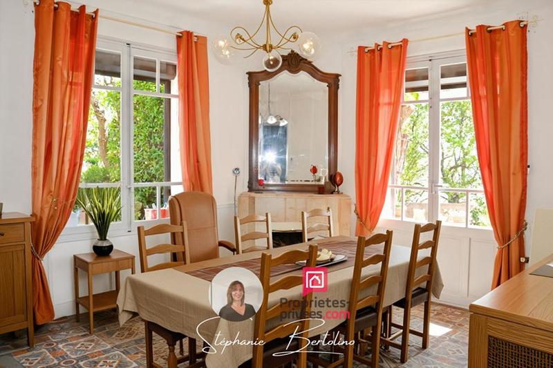 Maison - 180 m² - 7 pièces