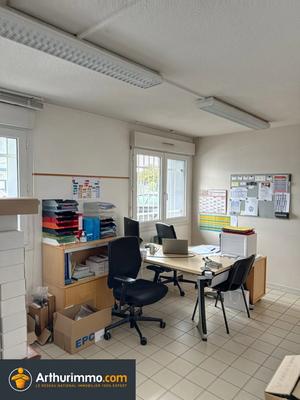 Bureau - 244 m² - 3 pièces