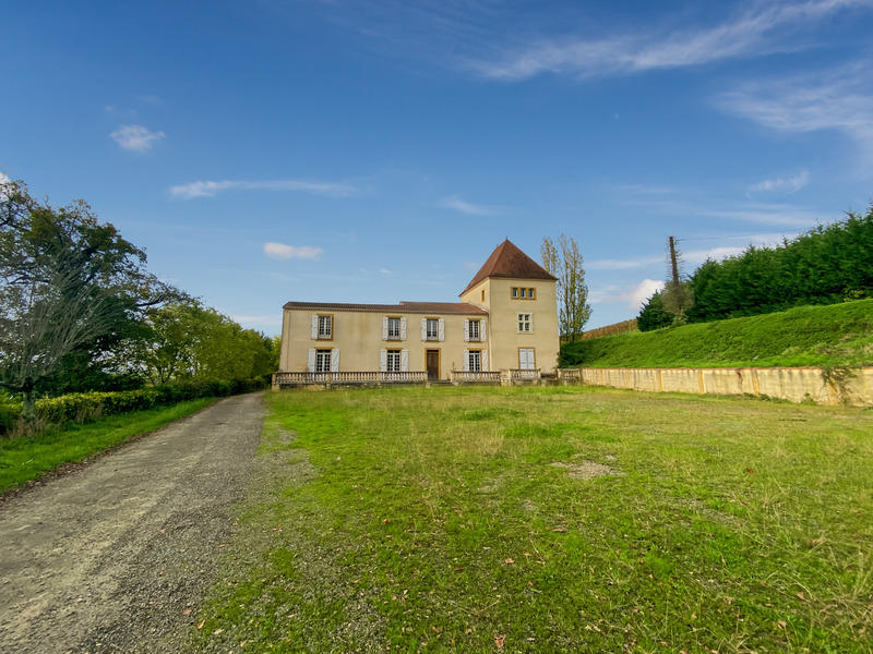 Maison - 327 m² - 6 pièces