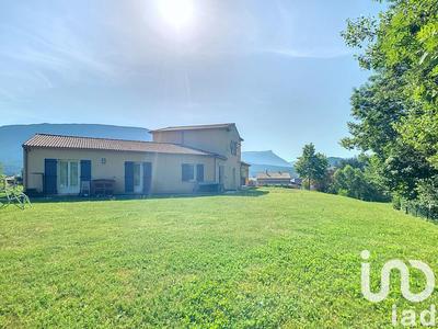 Maison - 220 m² - 8 pièces