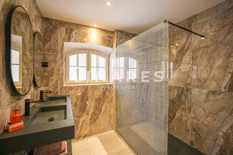 Villa - 300 m² - 9 pièces