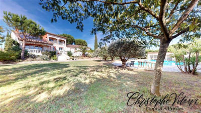 Villa - 220 m² - 6 pièces