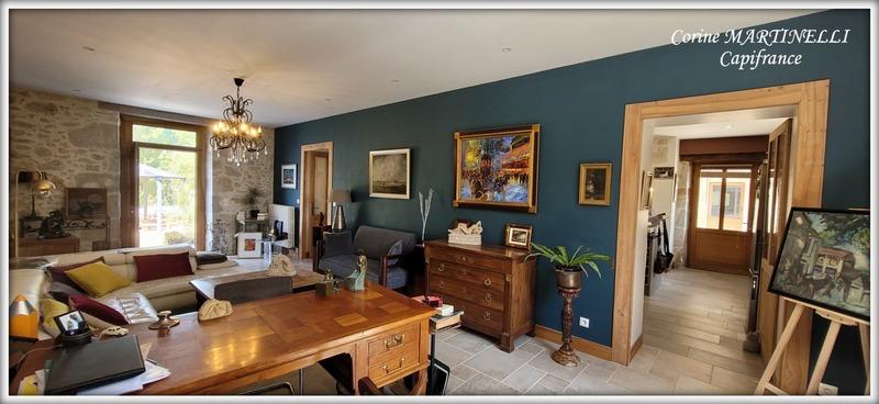 Propriété - 885 m² - 22 pièces