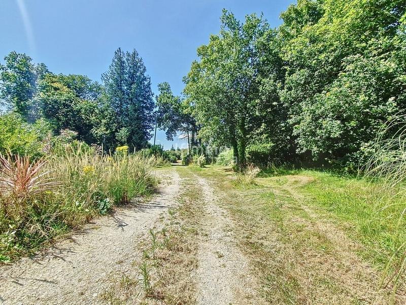 Propriété - 234 m² - 8 pièces