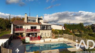 Maison de maîtres - 330 m² - 8 pièces