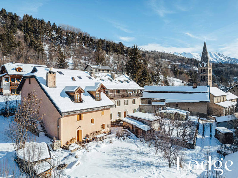 Maison - 440 m² - 12 pièces