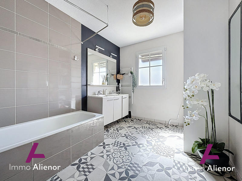 Maison - 123 m² - 6 pièces