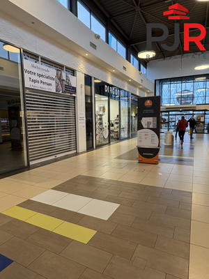 Local commercial - 75 m² - 2 pièces