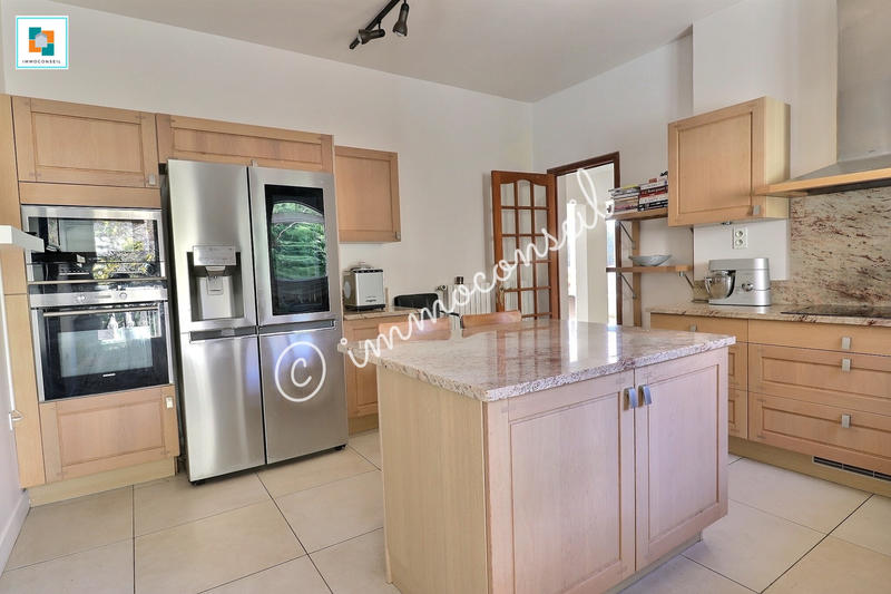 Maison - 180 m² - 5 pièces