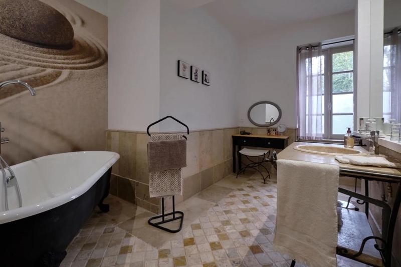 Propriété - 590 m² - 5 pièces