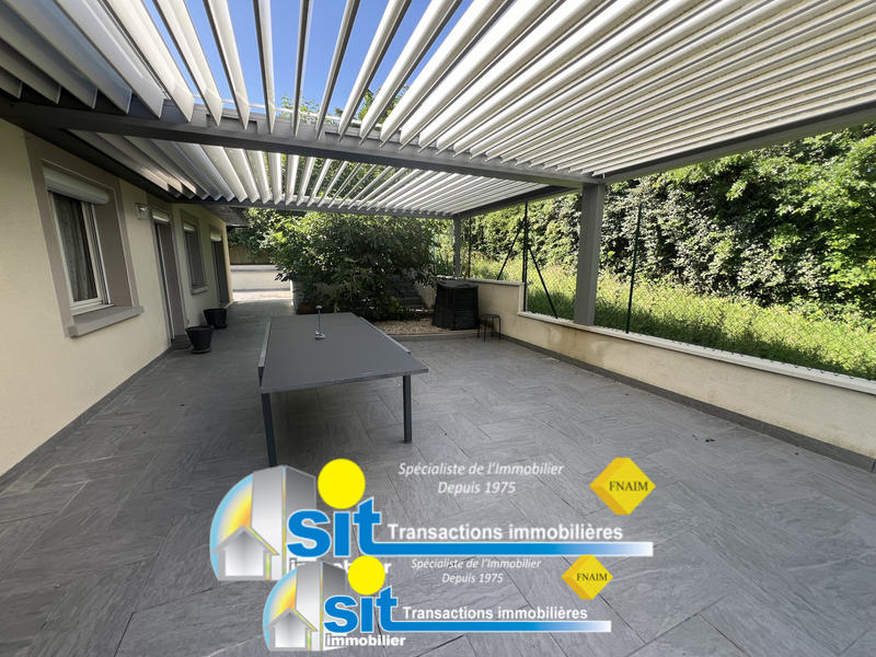 Maison - 270 m² - 9 pièces