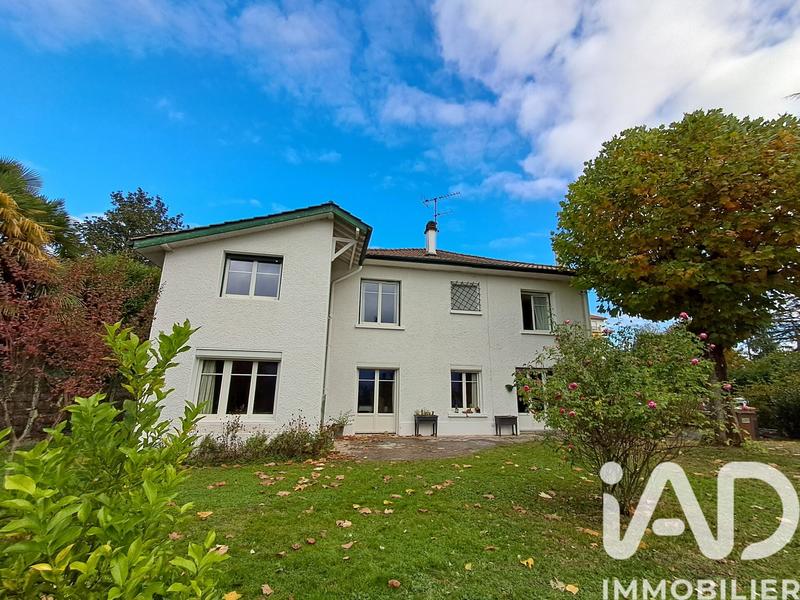 Maison - 230 m² - 7 pièces