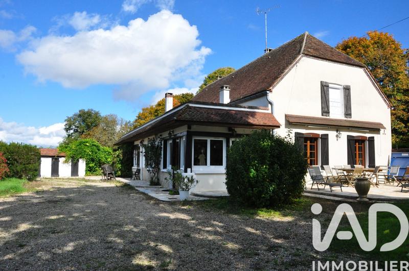 Maison - 280 m² - 9 pièces