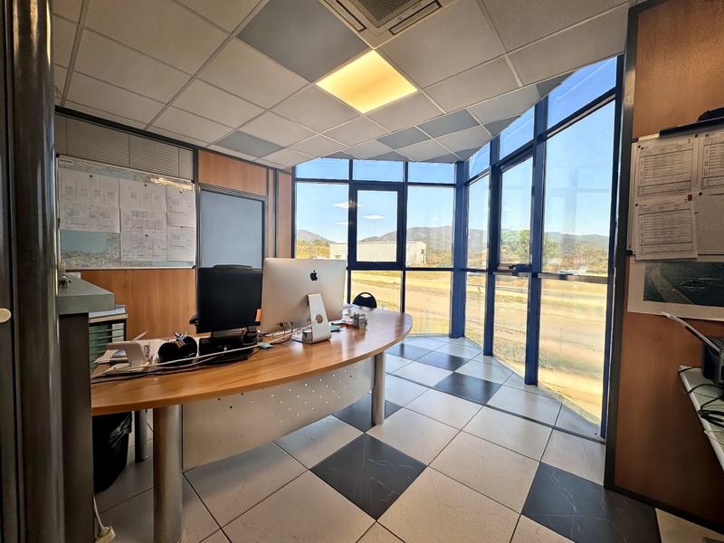 Local commercial - 770 m² - 10 pièces