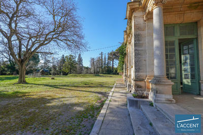 Château - 3 038 m² - 55 pièces