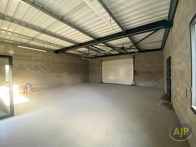 Local d'activité / Entrepôt - 100 m²
