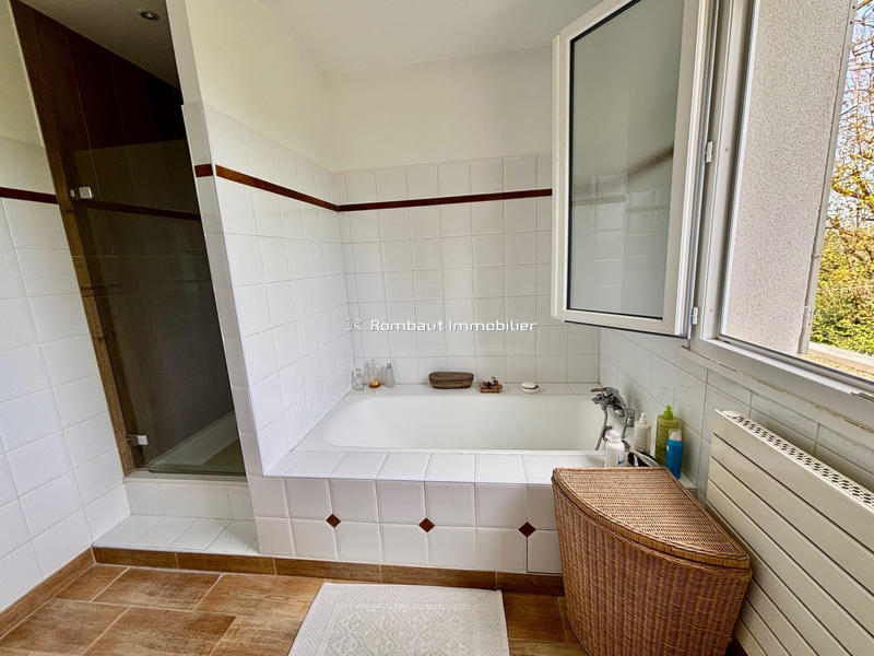 Maison - 210 m² - 9 pièces