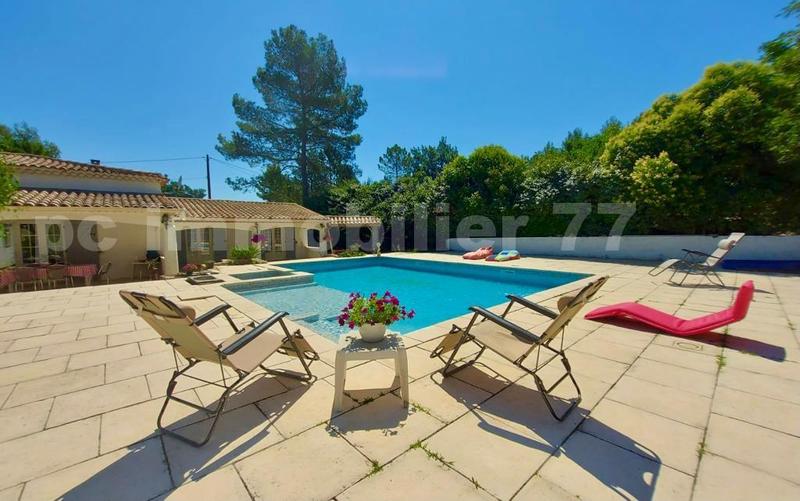 Villa - 300 m² - 11 pièces