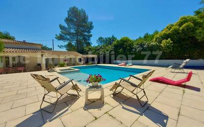 Villa - 300 m² - 11 pièces