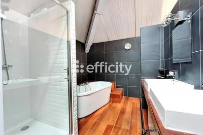 Loft - 138 m² - 3 pièces