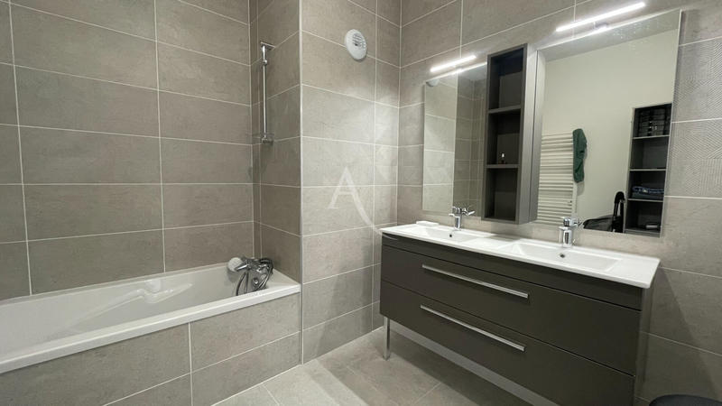 Appartement - 128 m² - 5 pièces