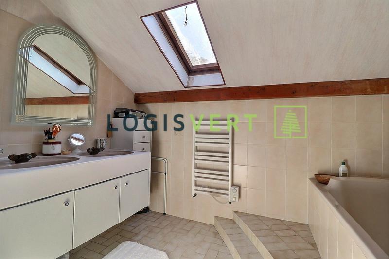 Maison - 268 m² - 6 pièces