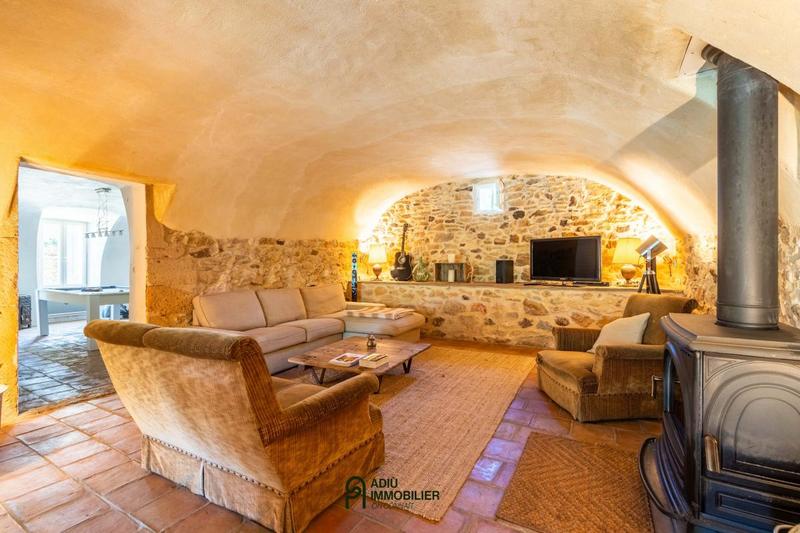 Mas - 228 m² - 8 pièces