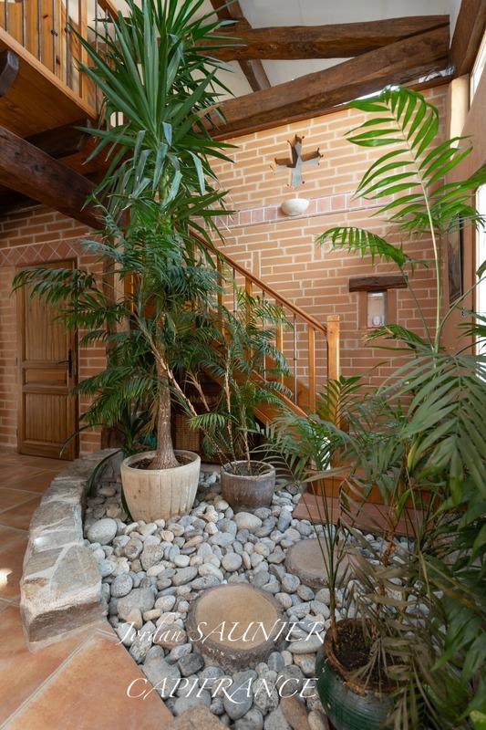 Maison traditionnelle - 317 m² - 9 pièces