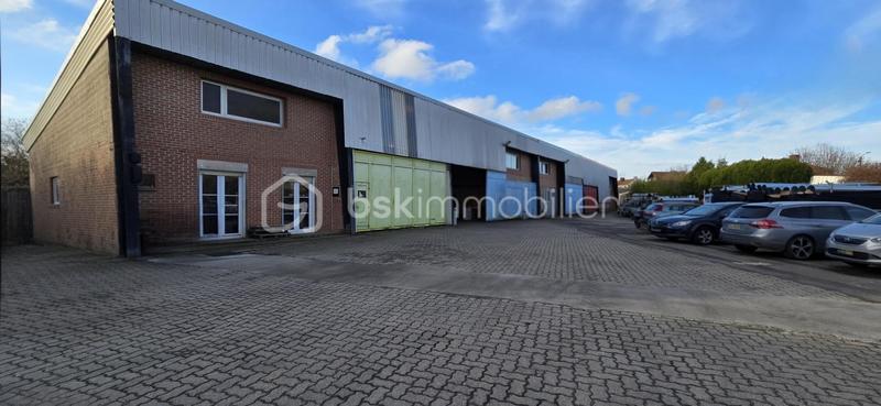 Local d'activité / Entrepôt - 1 500 m² - 15 pièces