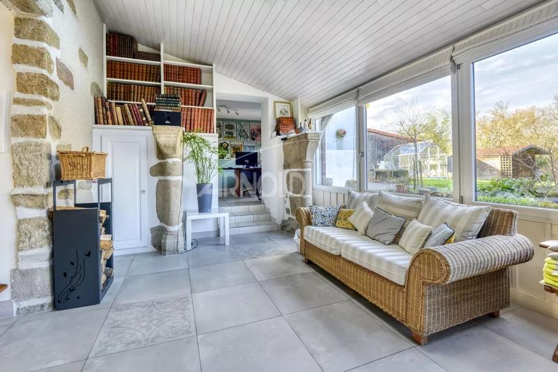 Maison - 238 m² - 10 pièces