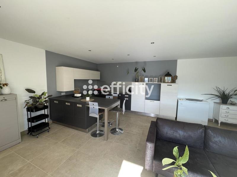 Maison - 240 m² - 11 pièces