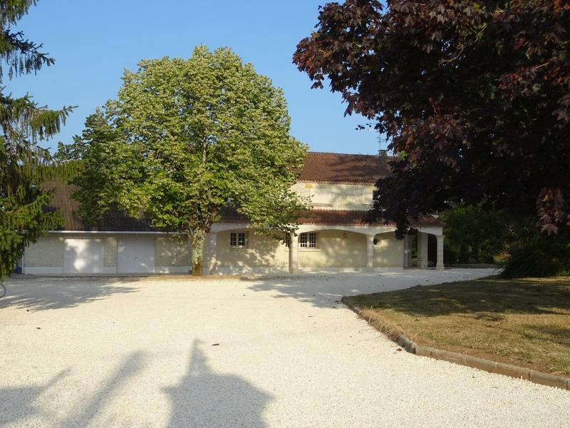 Maison - 229 m² - 8 pièces
