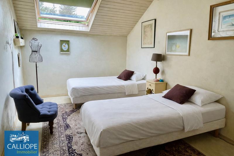 Maison - 208 m² - 8 pièces