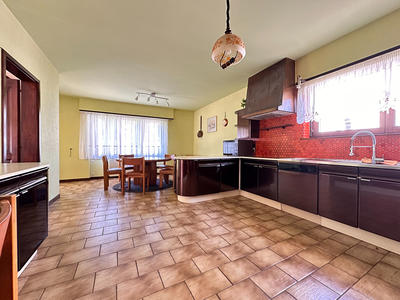 Maison - 250 m² - 6 pièces
