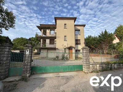 Maison - 254 m² - 12 pièces