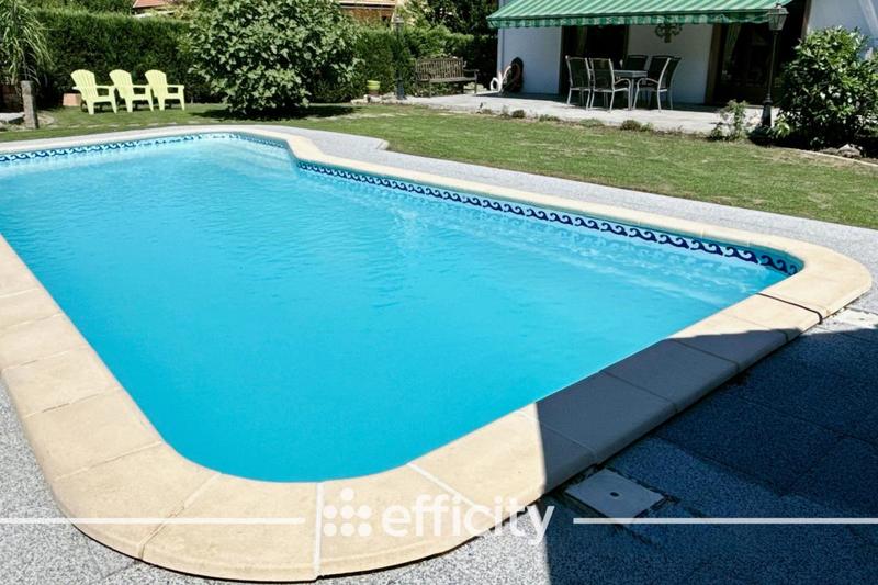 Maison - 216 m² - 8 pièces