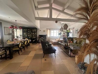 Maison - 326 m² - 5 pièces