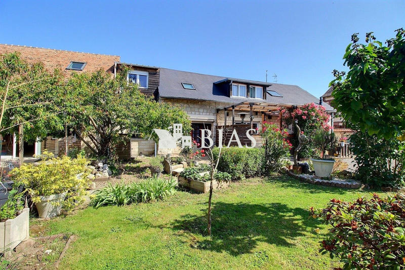 Maison - 298 m² - 10 pièces