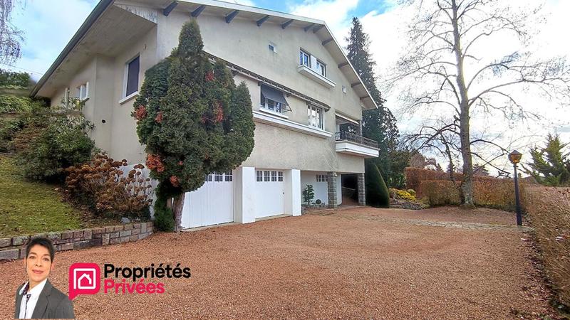 Maison - 218 m² - 8 pièces