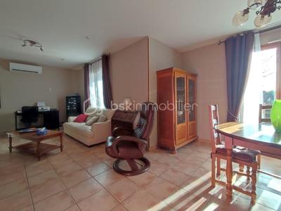 Maison traditionnelle - 90 m² - 4 pièces