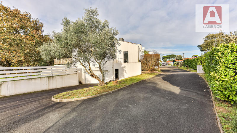 Maison - 290 m² - 12 pièces