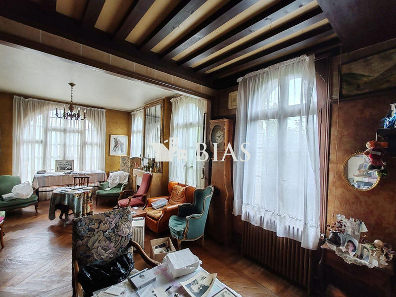 Maison - 256 m² - 12 pièces