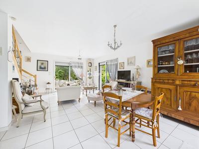 Maison - 101 m² - 5 pièces