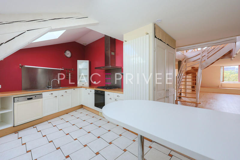 Appartement - 193 m² - 6 pièces
