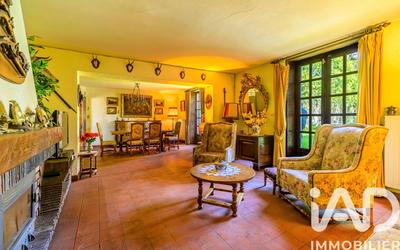 Maison - 252 m² - 7 pièces