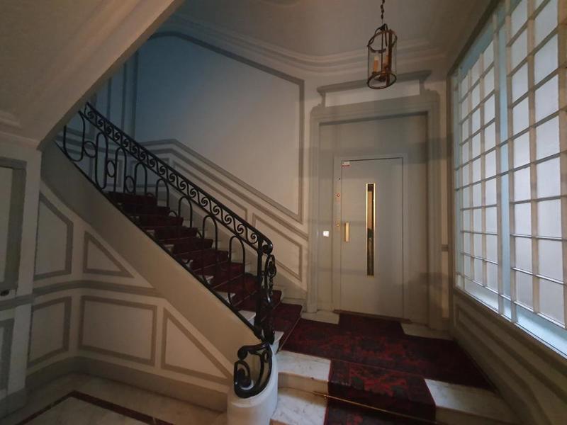 Studio - 231 m² - 9 pièces