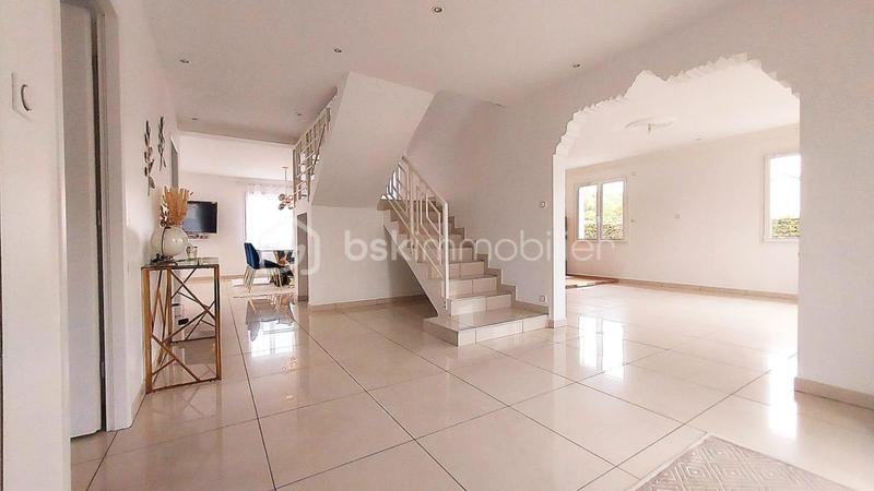 Maison - 219 m² - 6 pièces