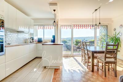 Appartement - 111 m² - 6 pièces